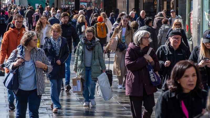 NextImg:UK economy limps along as high inflation hits spending | CNN Business