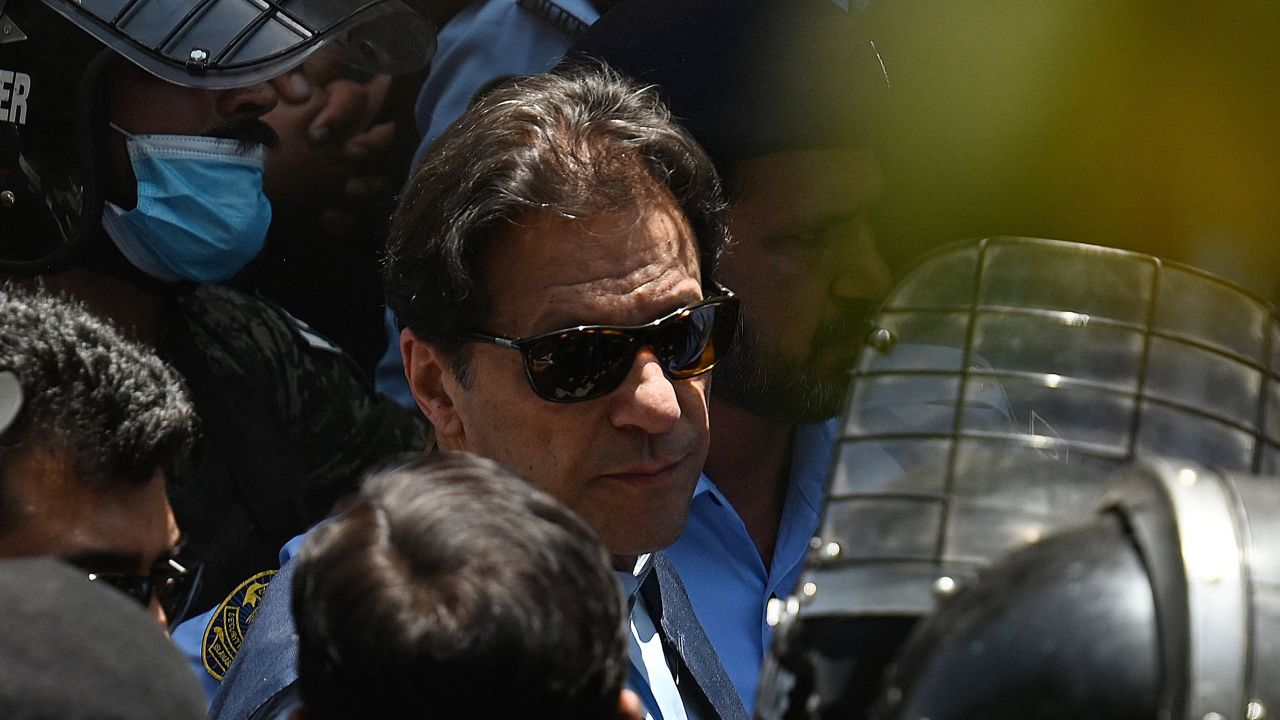 Police cammandos escort former Pakistan's Prime Minister Imran Khan (C) as he arrives at the high court in Islamabad on May 12, 2023. Former Pakistan prime minister Imran Khan was granted bail by the Islamabad High Court on May 12, after his arrest on corruption charges this week sparked deadly clashes before being declared illegal.