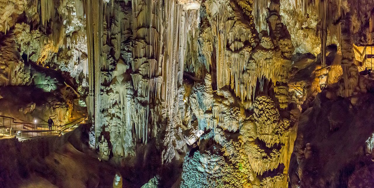 The caves are a popular tourist attraction today.
