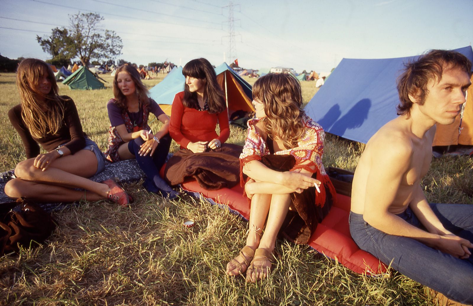 Vintage Glastonbury photos show how much the festival has changed | CNN