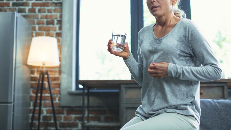 NextImg:FDA green lights a new type of drug for menopausal hot flashes | CNN