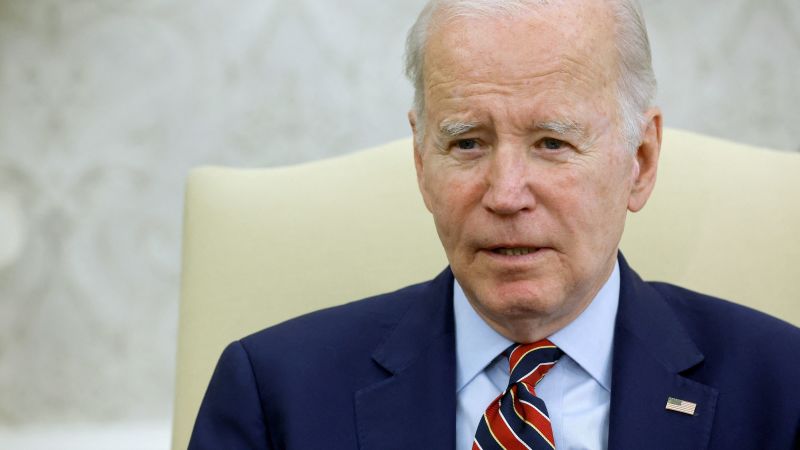 NextImg:Biden facing political pressures from both parties over handling of migration challenge | CNN Politics
