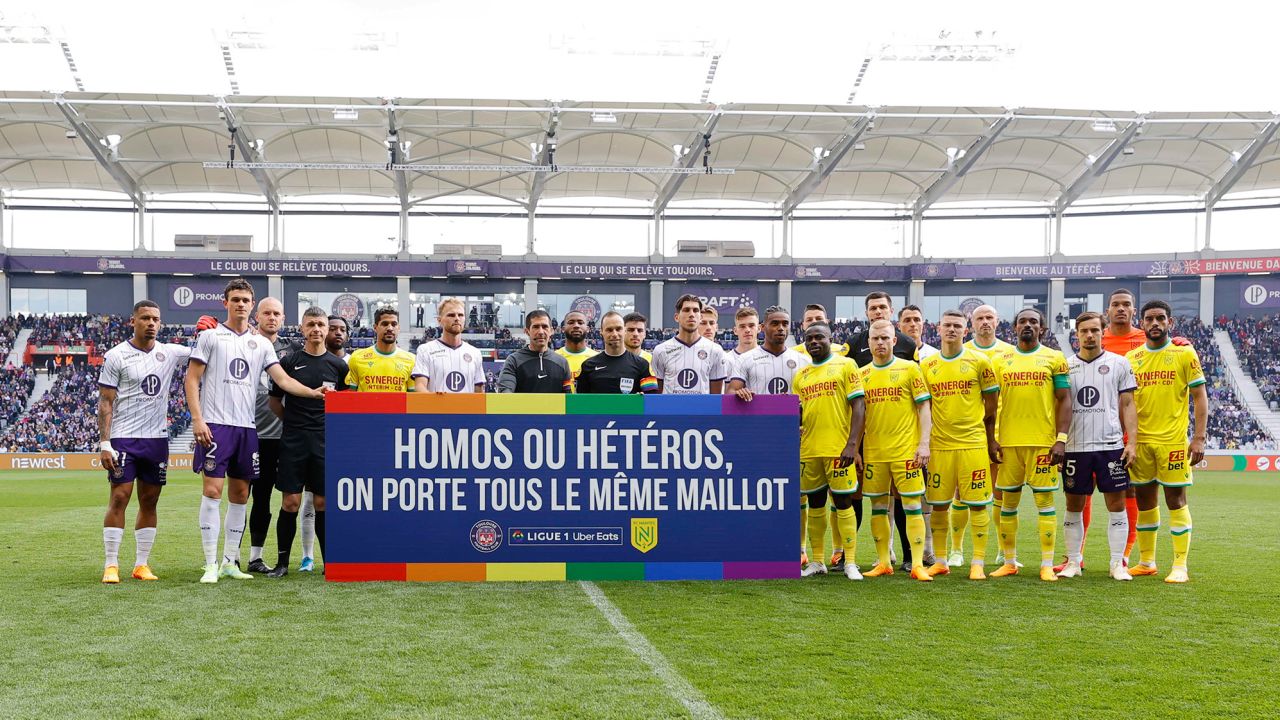 Toulouse and Nantes players pose with an anti-homophobia banner ahead of the game on May 14.