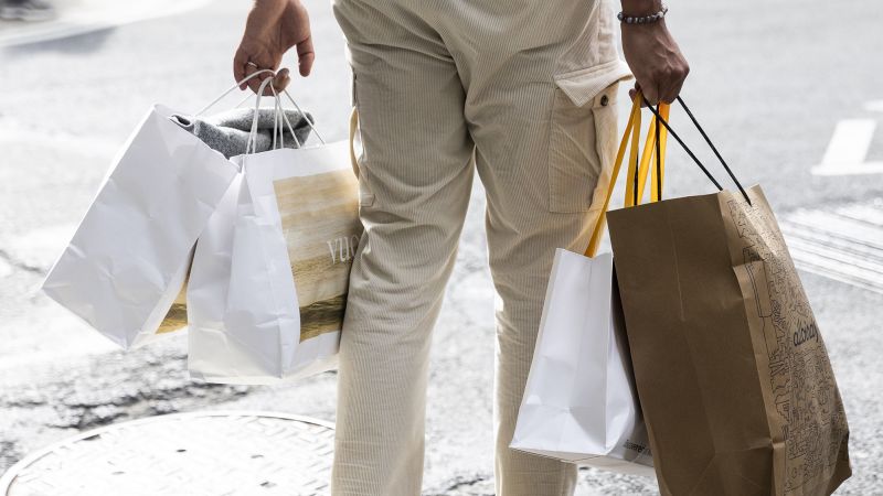 NextImg:Retail spending rebounded in April | CNN Business