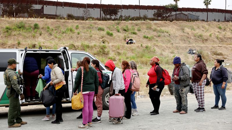 NextImg:Fewer than expected migrants arrived at the border after Title 42 expired, but officials remain on high alert | CNN