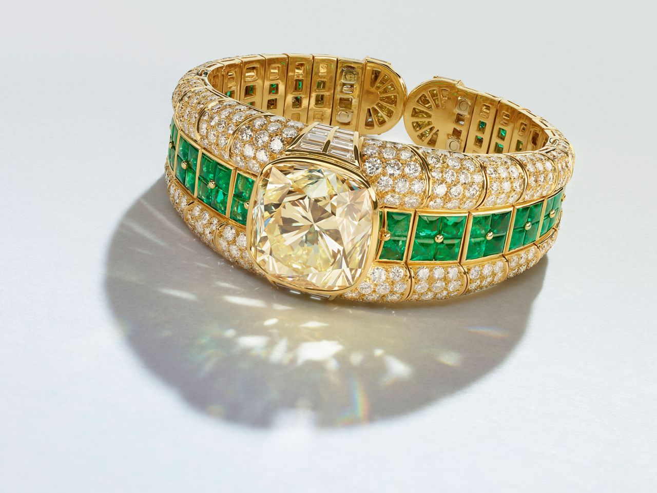A Bulgari diamond and emerald bangle was among 700 jewels on sale.