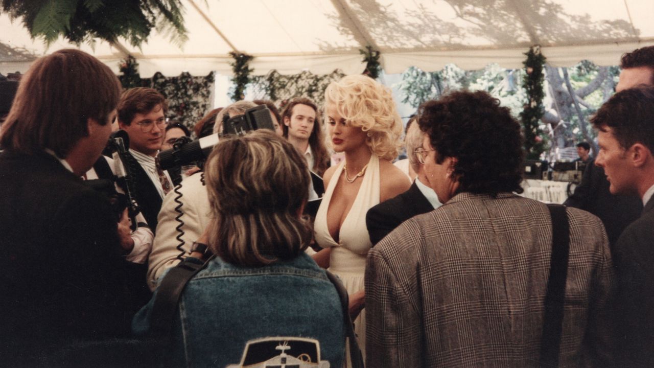 Anna Nicole Smith (center), surrounded by media, in "Anna Nicole: You Don't Know Me."
