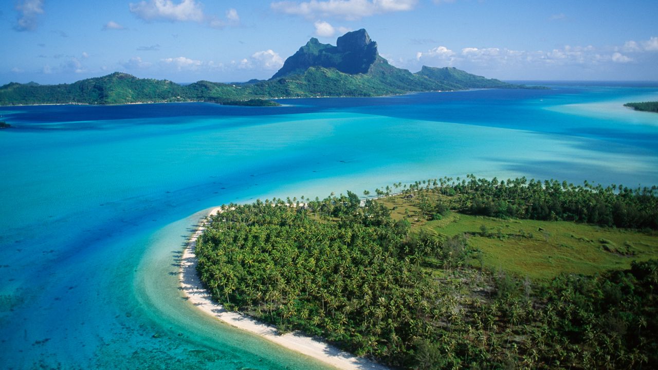 Located in French Polynesia, the popular travel hotspot Bora Bora is one of 30,000 islands in the Pacific Ocean. 
