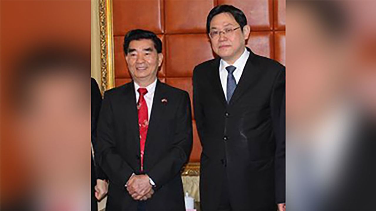 This photo shows John Leung with Wang Hua, the former director of Jiangsu Provincial Overseas Chinese Affairs Office.