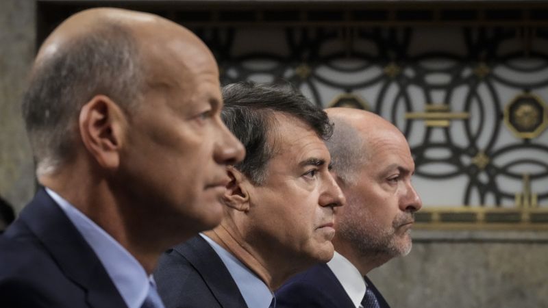 NextImg:Failed bank execs see blame everywhere, except in the mirror | CNN Business