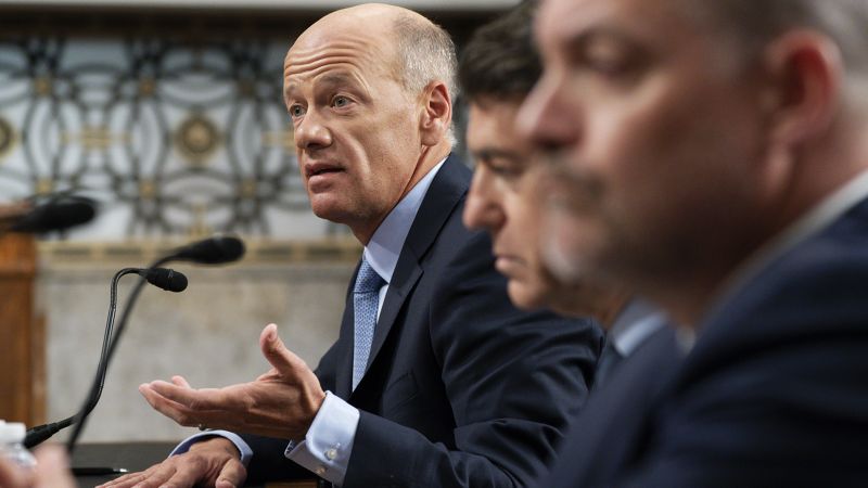 NextImg:What caused regional banks to fail? Senators blame excessive CEO pay | CNN Business