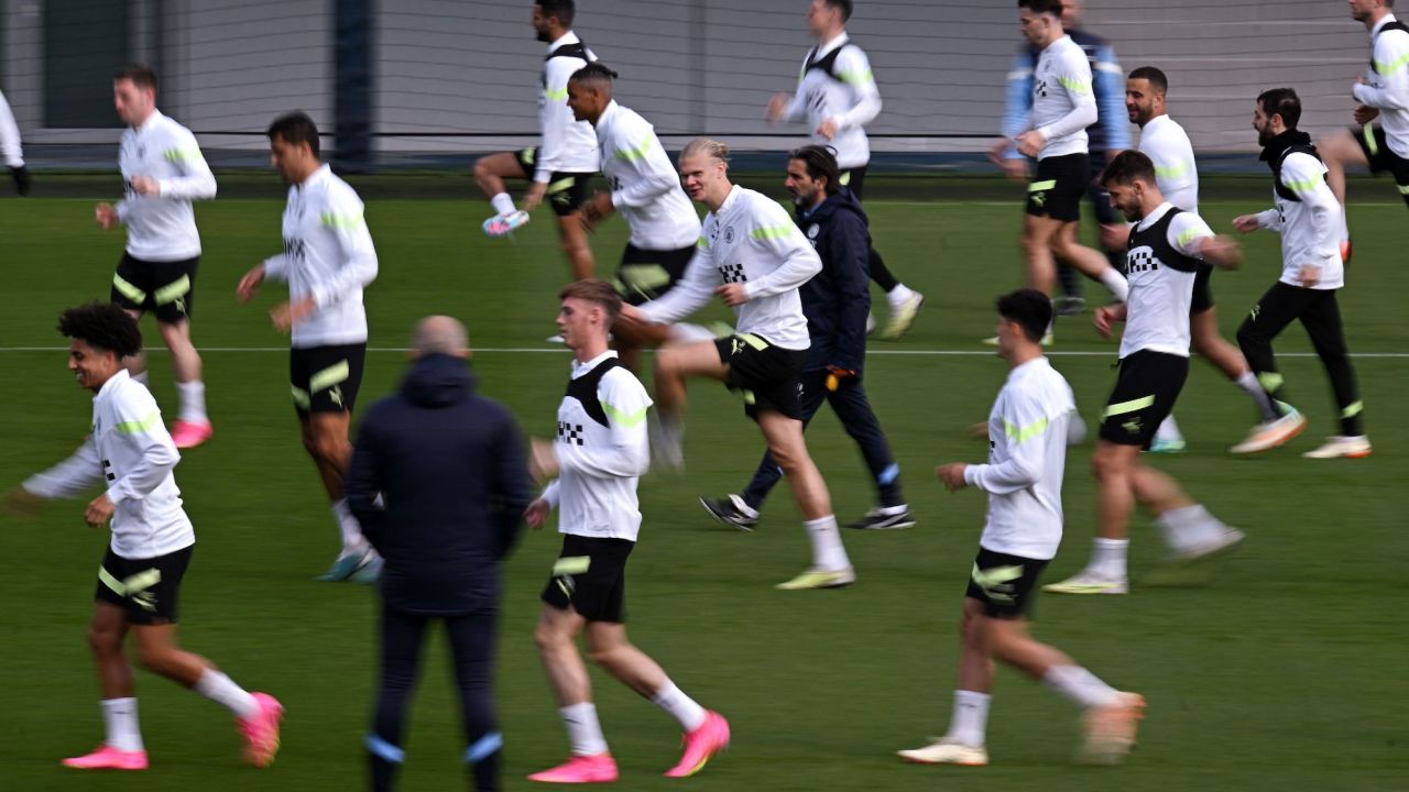 Erling Haaland (center) trains ahead of the Champions League semifinal against Real Madrid. 