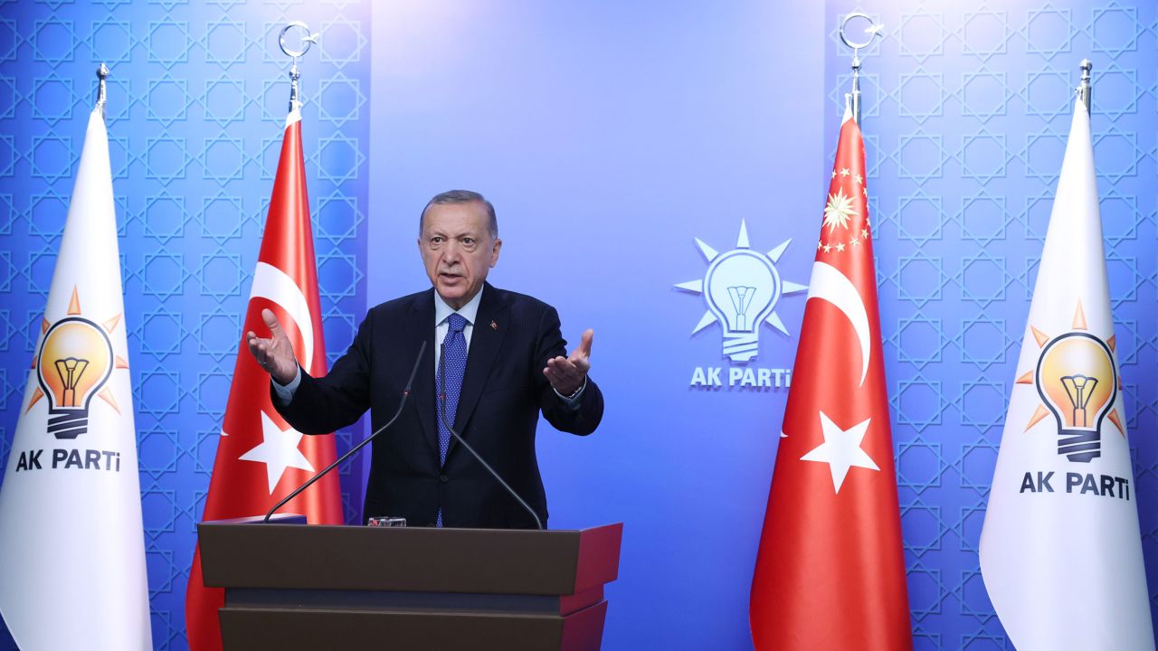 El presidente turco, Recep Tayyip Erdogan, asiste a una reunión en Ankara el 17 de mayo de 2023. 