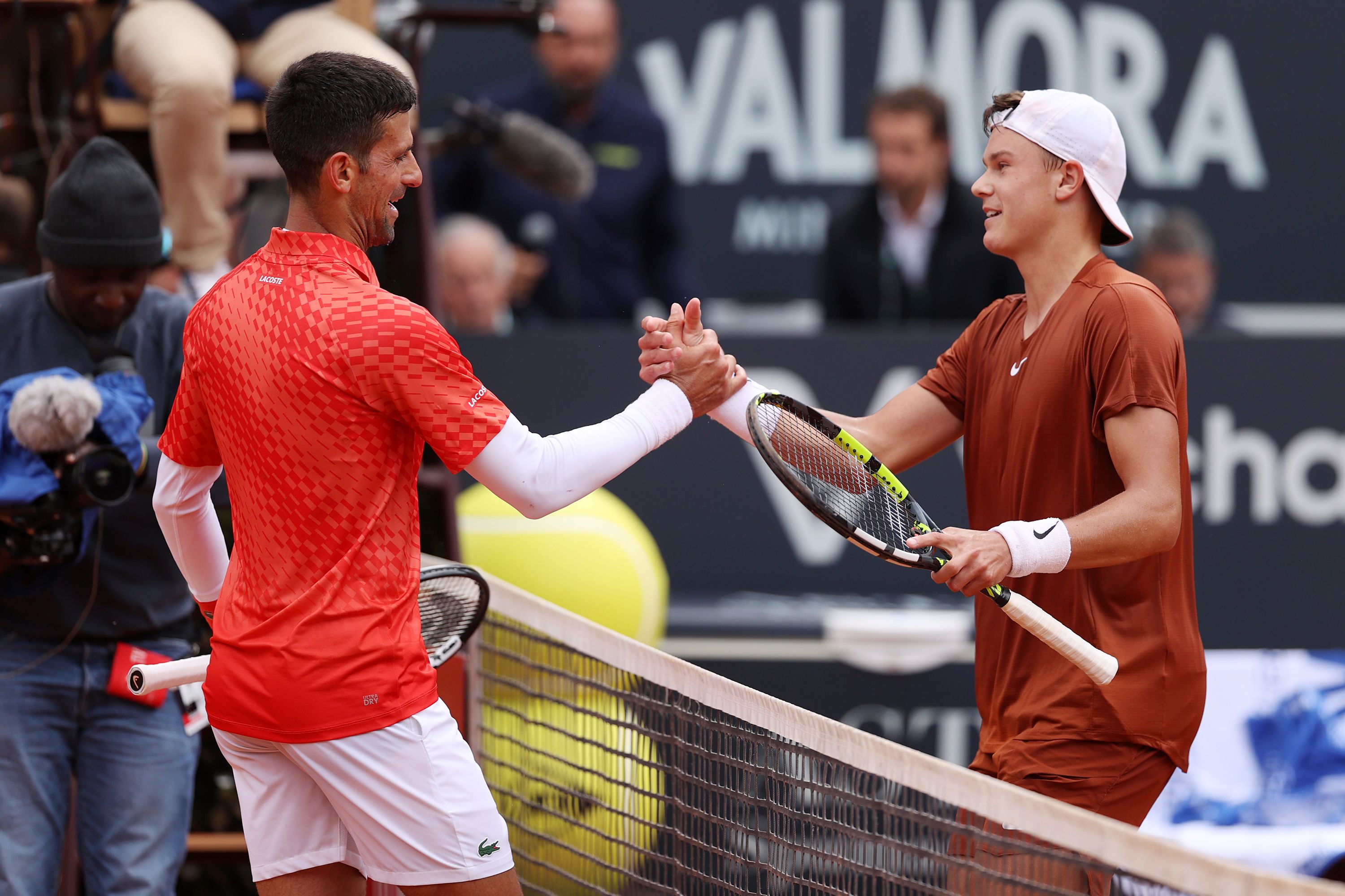 Serbia's Novak Djokovic shouts during the quarter final match against  Denmark's Holger Rune at the Italian Open tennis tournament, in Rome,  Wednesday, May 17, 2023. (AP Photo/Gregorio Borgia Stock Photo - Alamy