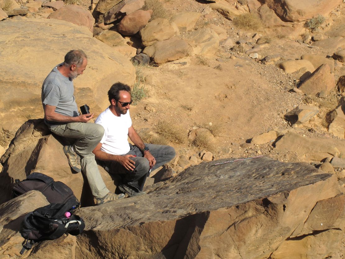 Archaeologists during the discovery of the kite engravings at Jebel az-Zilliyat, Saudi Arabia. Credits