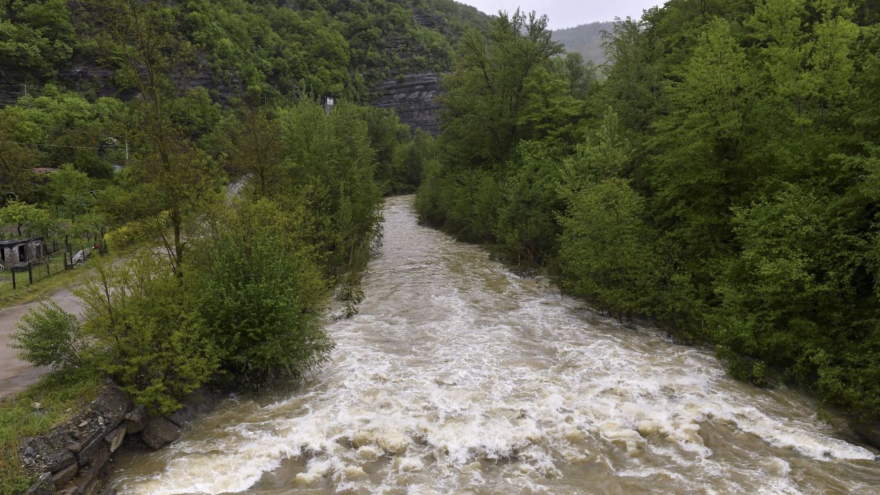 Una vista del alto nivel del río debido a las fuertes lluvias en Fiorenzuola, Italia el miércoles. 