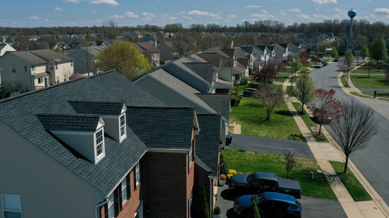 NextImg:Mortgage rates bounce back up after falling for two weeks | CNN Business