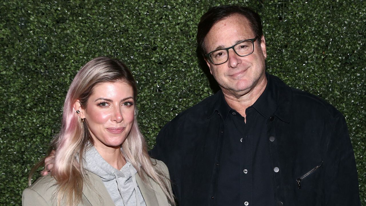(From left) Kelly Rizzo and Bob Saget at a Los Angeles event in October 2021.