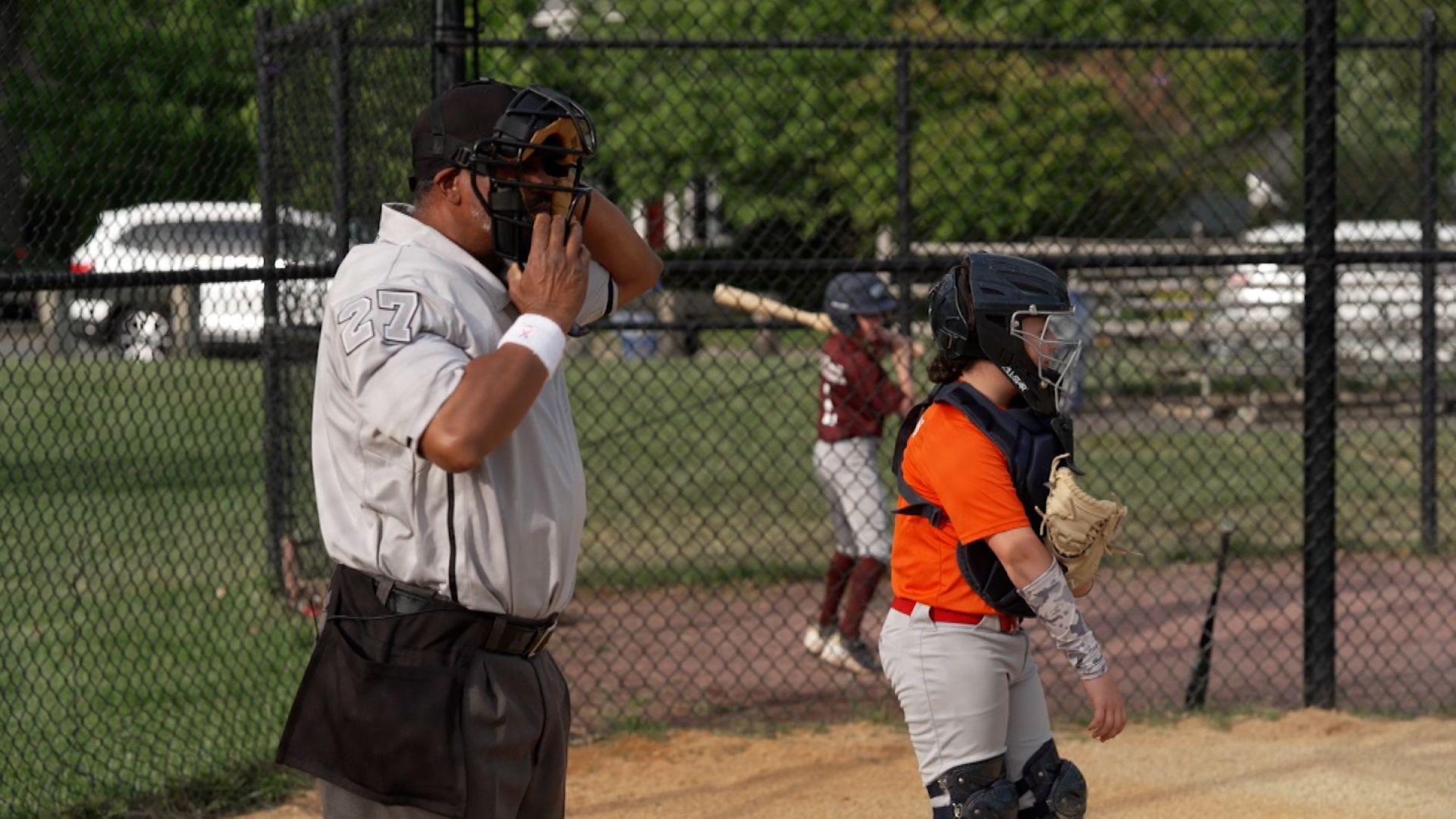 Alabama youth baseball coach, umpire get into fight during game