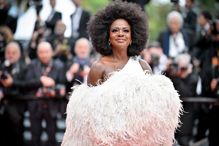 At the same screening, Viola Davis arrived in a Valentino couture feathered cape and white off-the-shoulder dress.