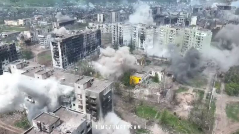 Video: See heavy shelling in devastated Bakhmut  | CNN
