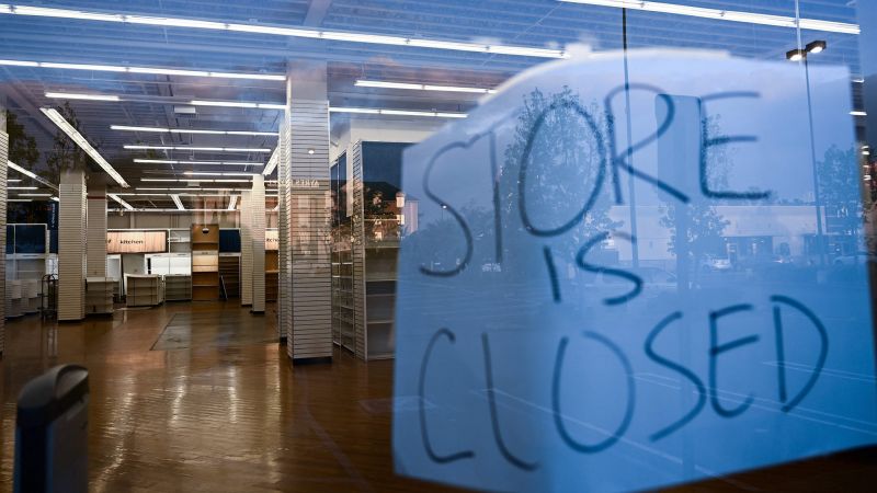 NextImg:Corporate bankruptcies are on the rise — and the pain won't end for a while | CNN Business