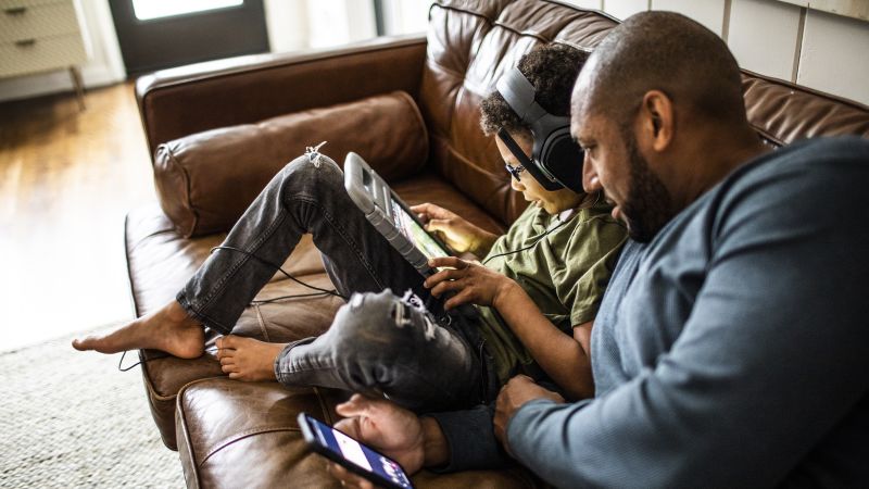 Dr. Sanjay Gupta: Parenting in the era of ubiquitous screens and social media | CNN