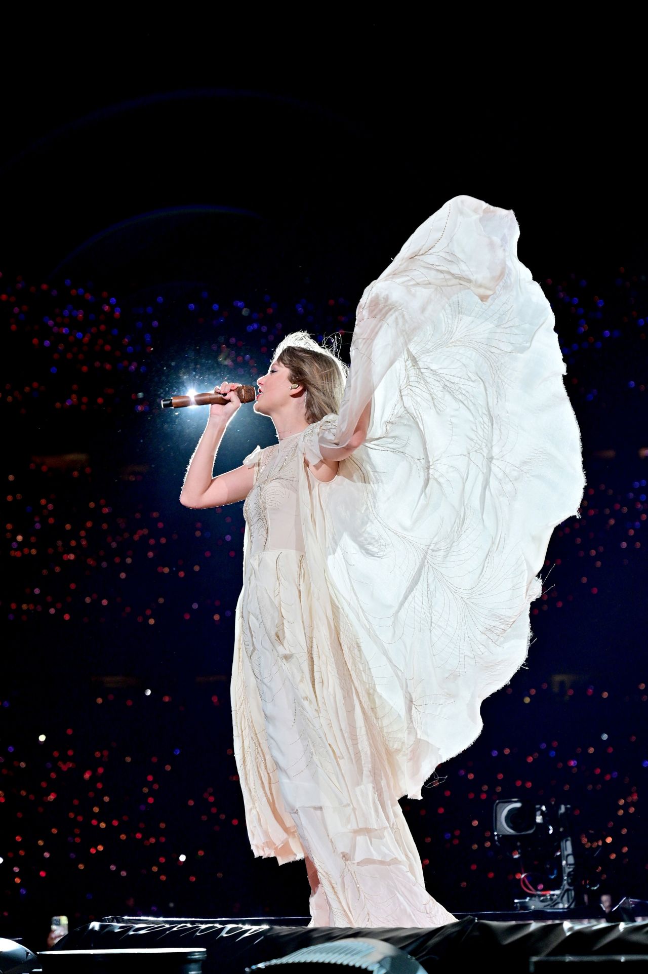 Singer <a href="http://www.cnn.com/2022/10/21/entertainment/gallery/taylor-swift/index.html" target="_blank">Taylor Swift</a> performs during a concert in Philadelphia on Friday, May 12.