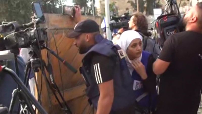 Watch: Journalists forced to take cover while reporting at Jerusalem Day march | CNN