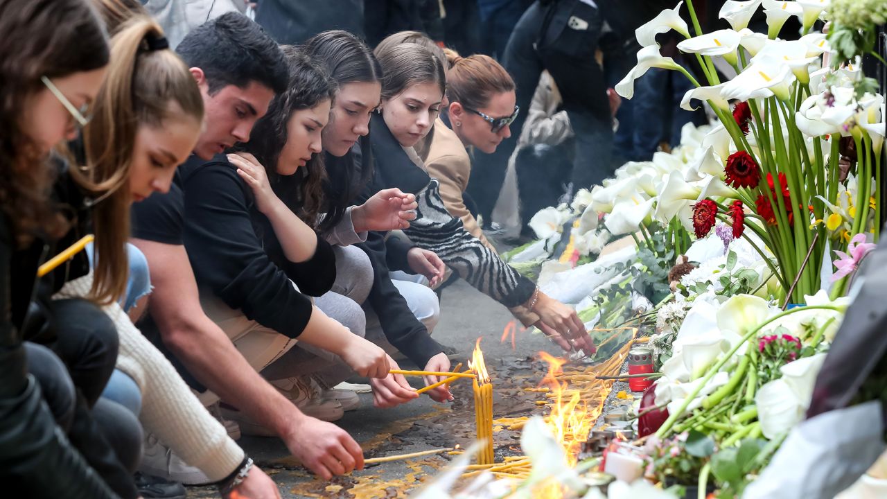 'Un problema en la cultura política:' los serbios piden algo más que el desarme para poner fin a la violencia tras los tiroteos masivos | CNN 1 Lo que comenzó como memoriales para los muertos...