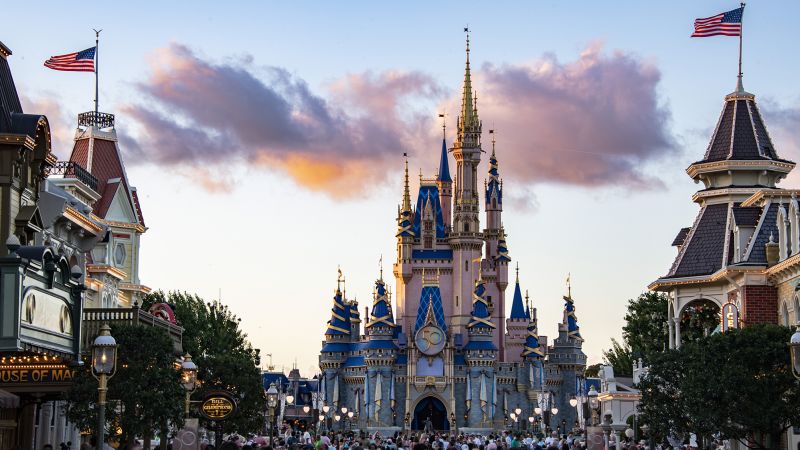 NextImg:Disney's fight with DeSantis masks a bigger problem: Its business is struggling | CNN Business