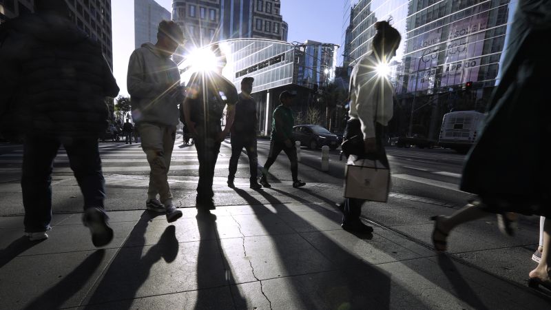 NextImg:Economists: US can weather ongoing crises, but recession remains on the table | CNN Business