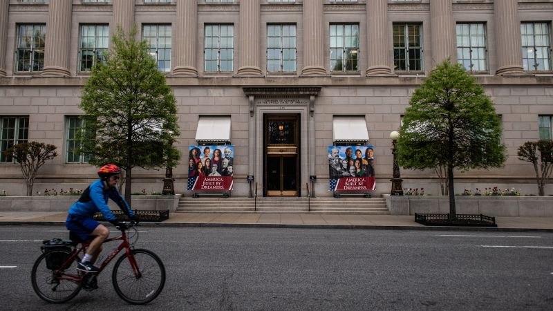 NextImg:US Chamber of Commerce argues invoking 14th Amendment would be as 'economically calamitous' as a default | CNN Business