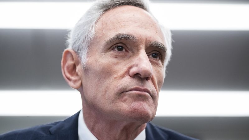 NextImg:Amid a conservative takeover of a Florida liberal arts college, graduation attendees boo a former Trump adviser giving a keynote speech | CNN