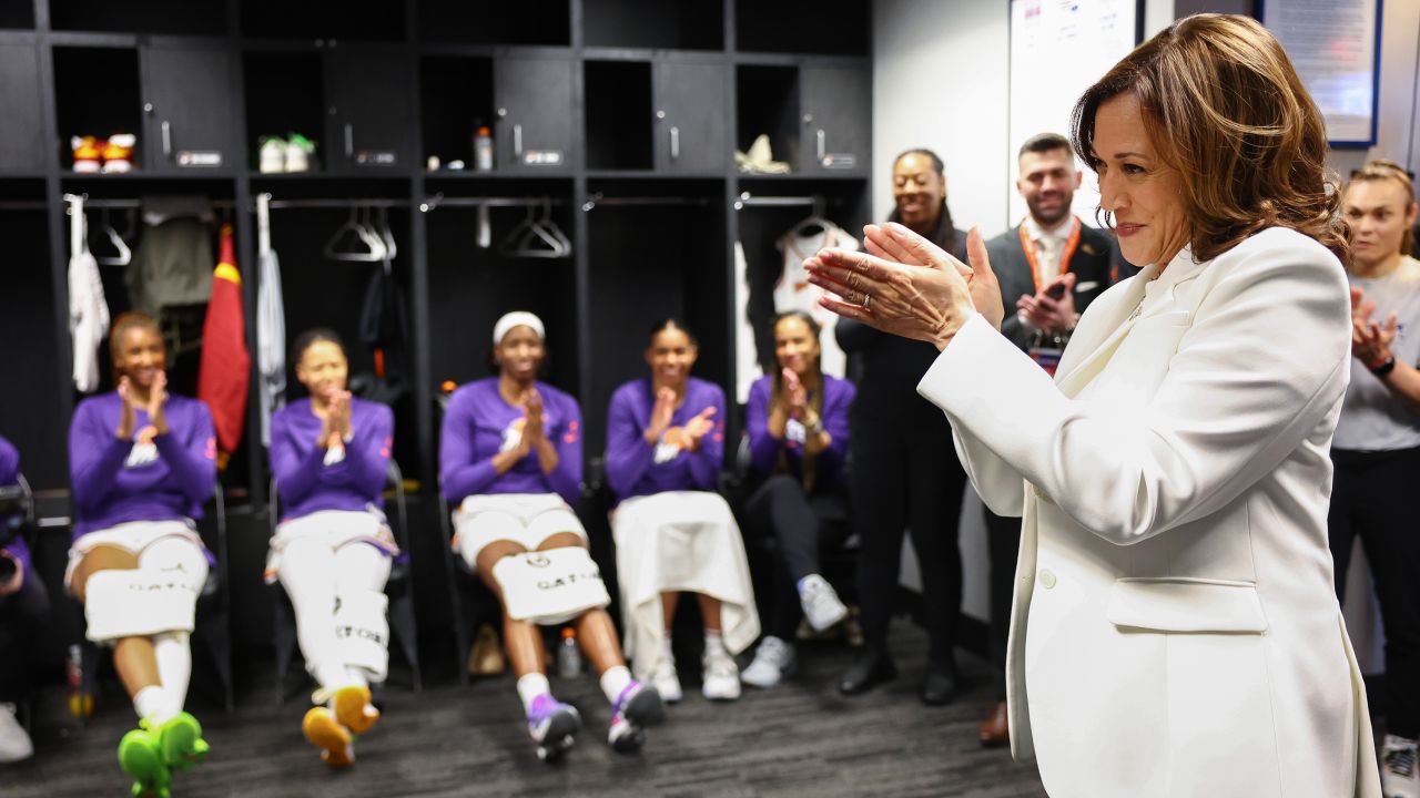 Harris addressed the players in their locker room before the game.