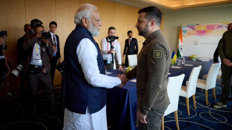 Zelensky dari Ukraina dan Modi dari India bertemu di Jepang untuk pertama kalinya secara langsung sejak invasi Rusia