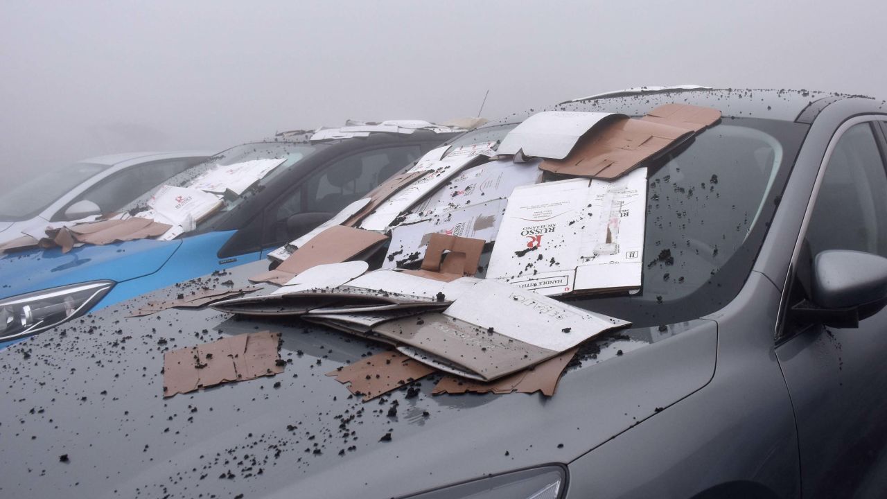 Cars in Nicolosi on May 21