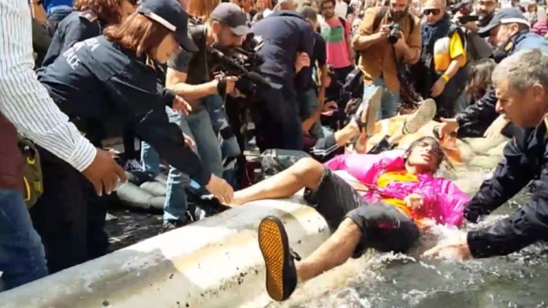 Video: Police arrest activists in Rome’s iconic Trevi Fountain | CNN