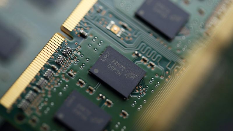 NextImg:China imposes sales restrictions on Micron as it escalates tech battle with Washington | CNN Business