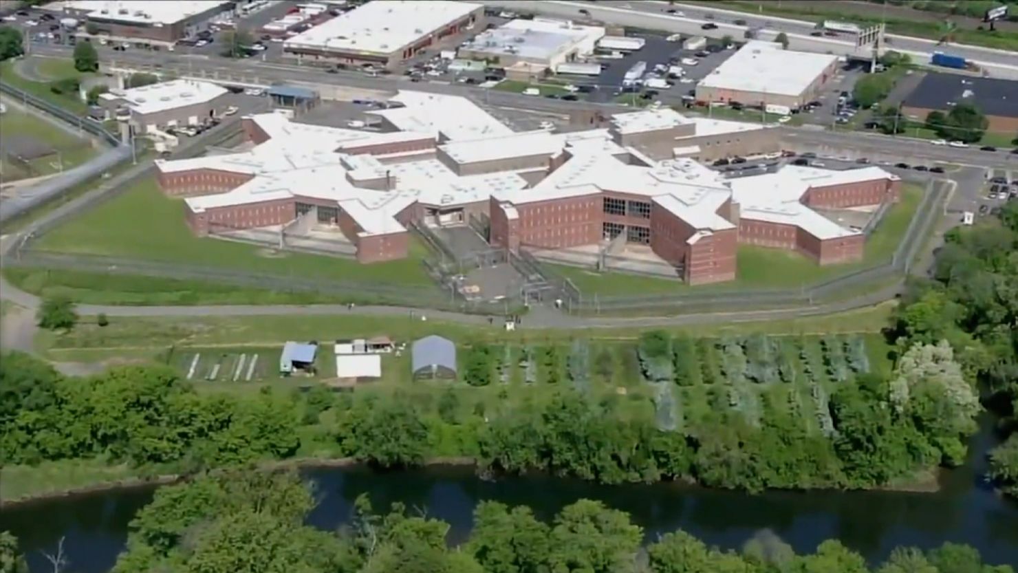 2 Inmates Escape Philadelphia Prison, Undetected For Hours