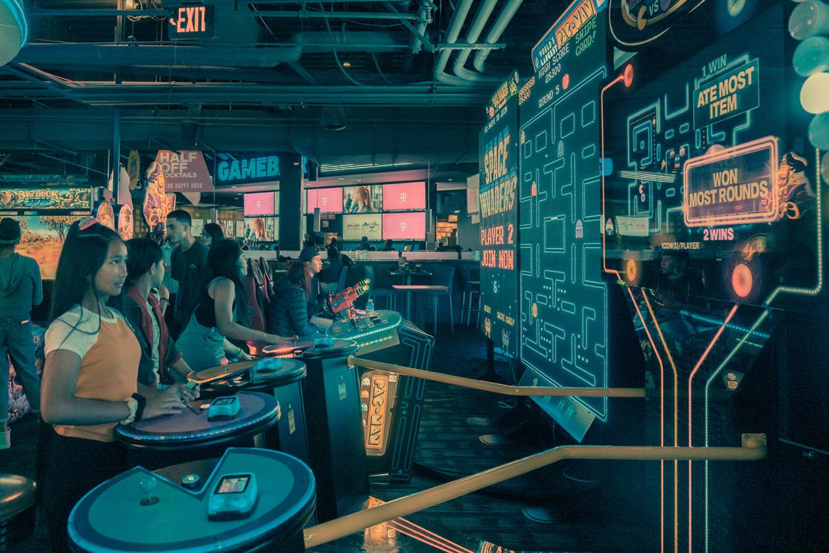 Bohbot documented not only the games but also the crowds that the arcades attracted.