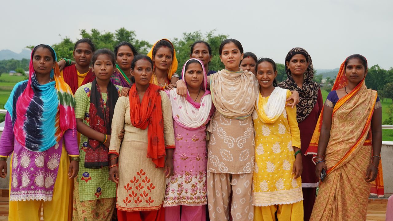 नसरीन शेख ने महिलाओं को रोजगार देने वाला व्यवसाय शुरू करने से पहले नेपाल में एक स्वेटशॉप में बाल मजदूर के रूप में काम किया।