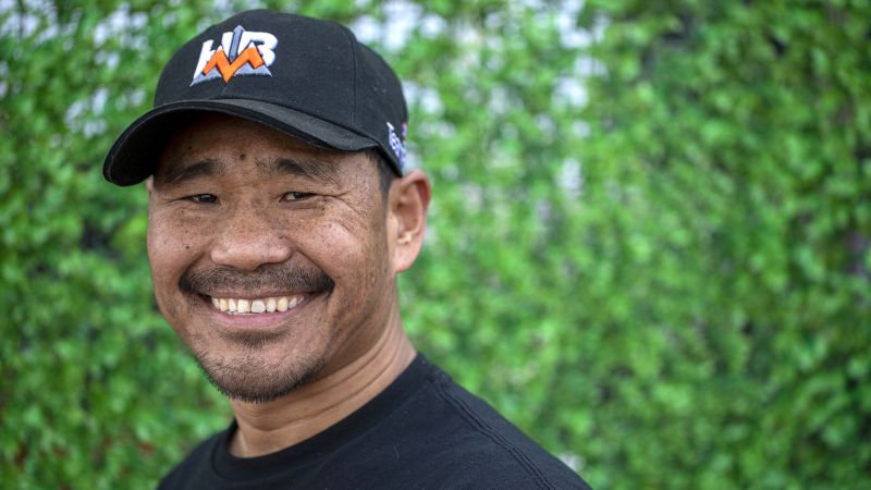 NextImg:Former soldier who lost both legs in Afghanistan makes history on Everest | CNN