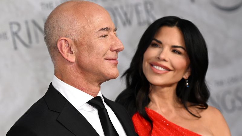 NextImg:Lauren Sánchez shares what makes her partnership with Jeff Bezos work | CNN