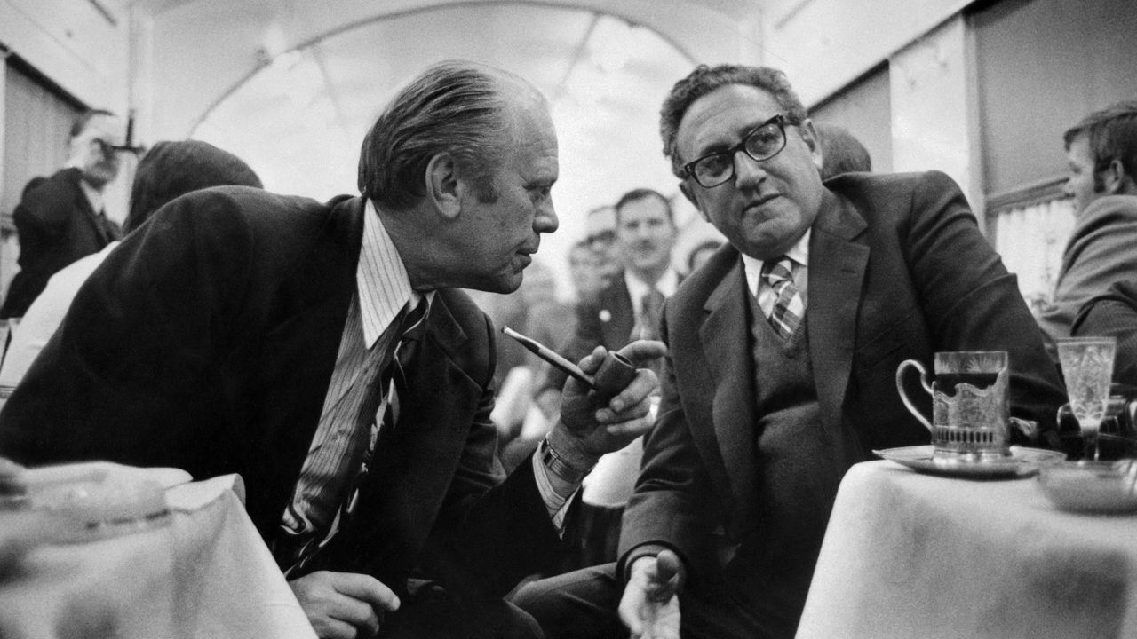 US President Gerald Ford confers with secretary of State Henry Kissinger 1974. (Photo by: Universal History Archive/Universal Images Group via Getty Images)