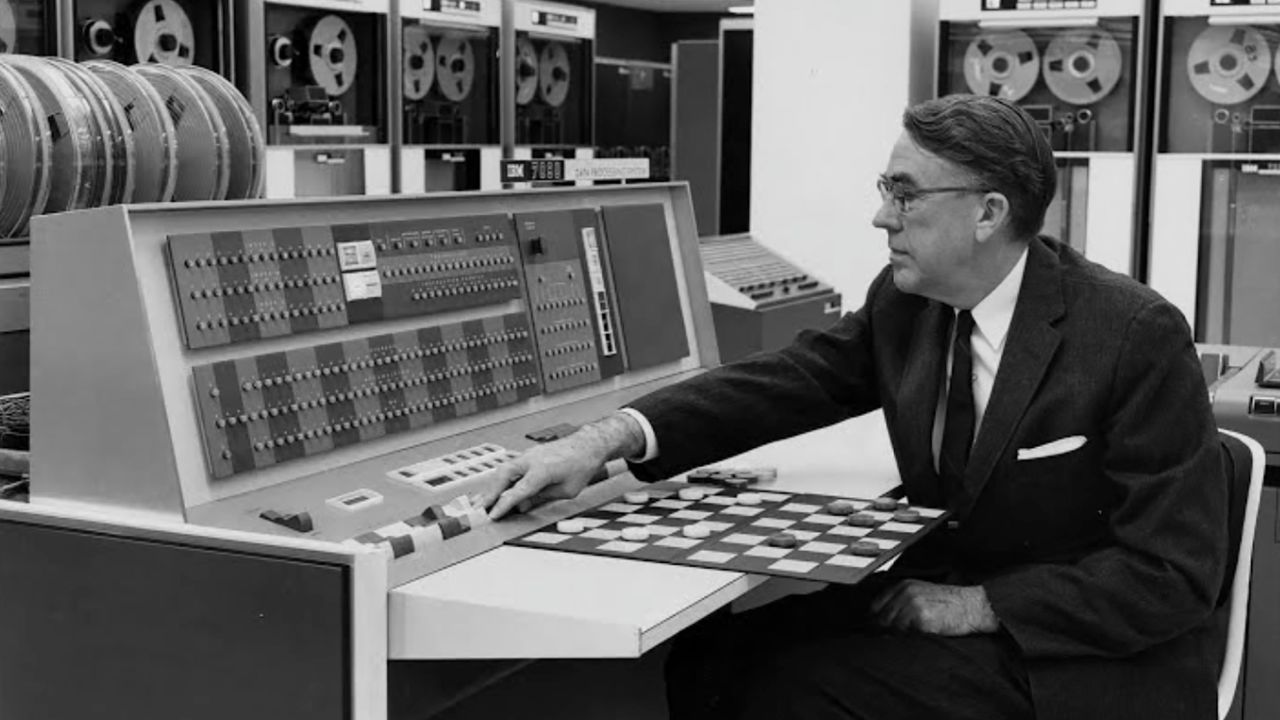 Arthur Samuel demonstrates how machine learning can be used to play checkers.