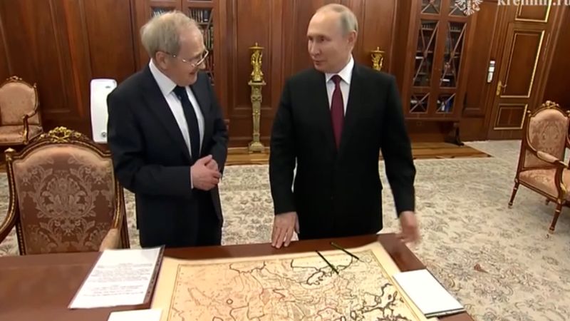 Video: Erin Burnett calls out Vladimir Putin’s use of 17th century map showing no Ukraine | CNN