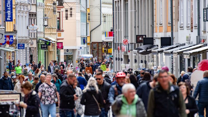Read more about the article Germany falls into recession as consumers in Europe’s biggest economy spend less – CNN