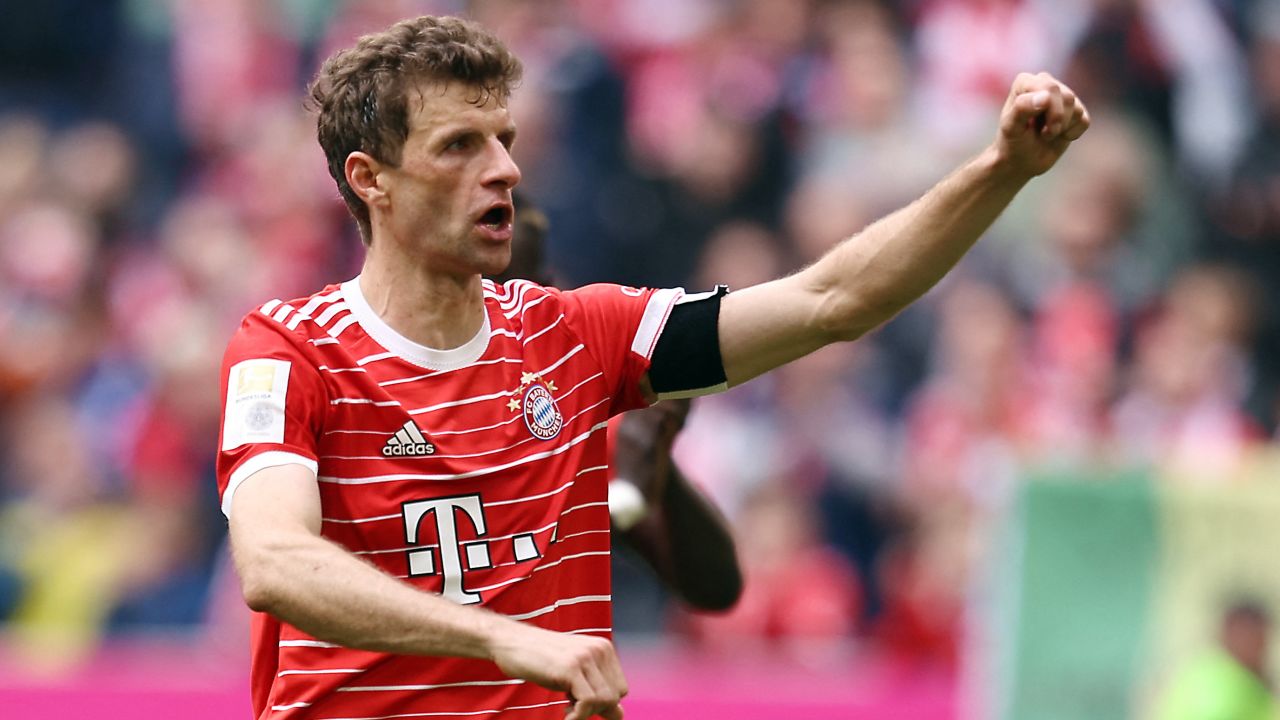 Müller celebrates after Bayern Munich beat Schalke. 