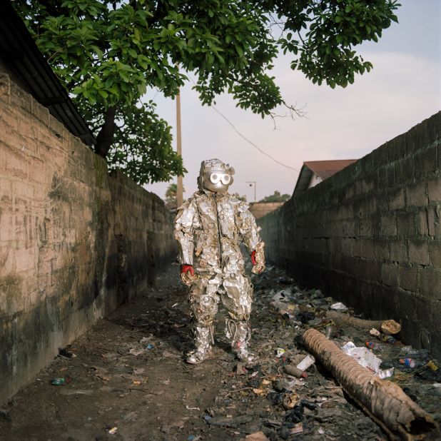 The portraits were taken by Delfosse in 2019 after a cultural art festival called KinAct. In this image, Junior Lohaka Tshonga poses in a futuristic spacesuit made of scrap metal in Kinshasa. Designed like armor, it is a metaphor for protection against pollution in the city.